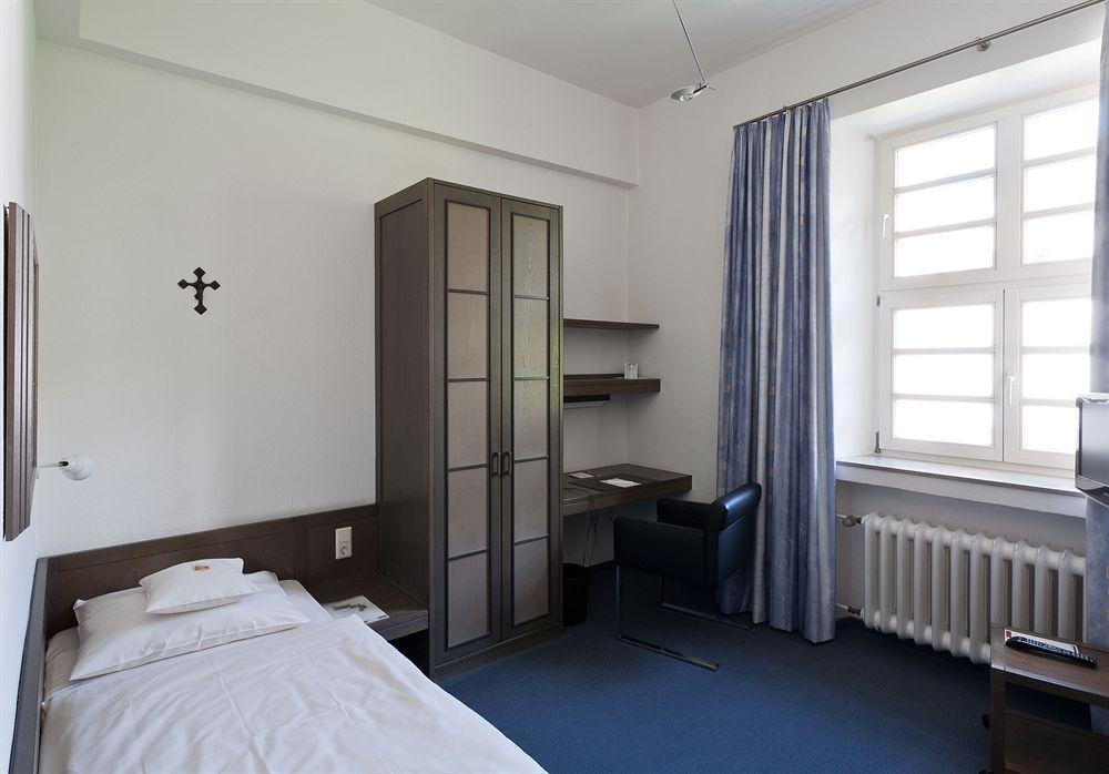 Kardinal Schulte Haus Otel Bergisch Gladbach Dış mekan fotoğraf