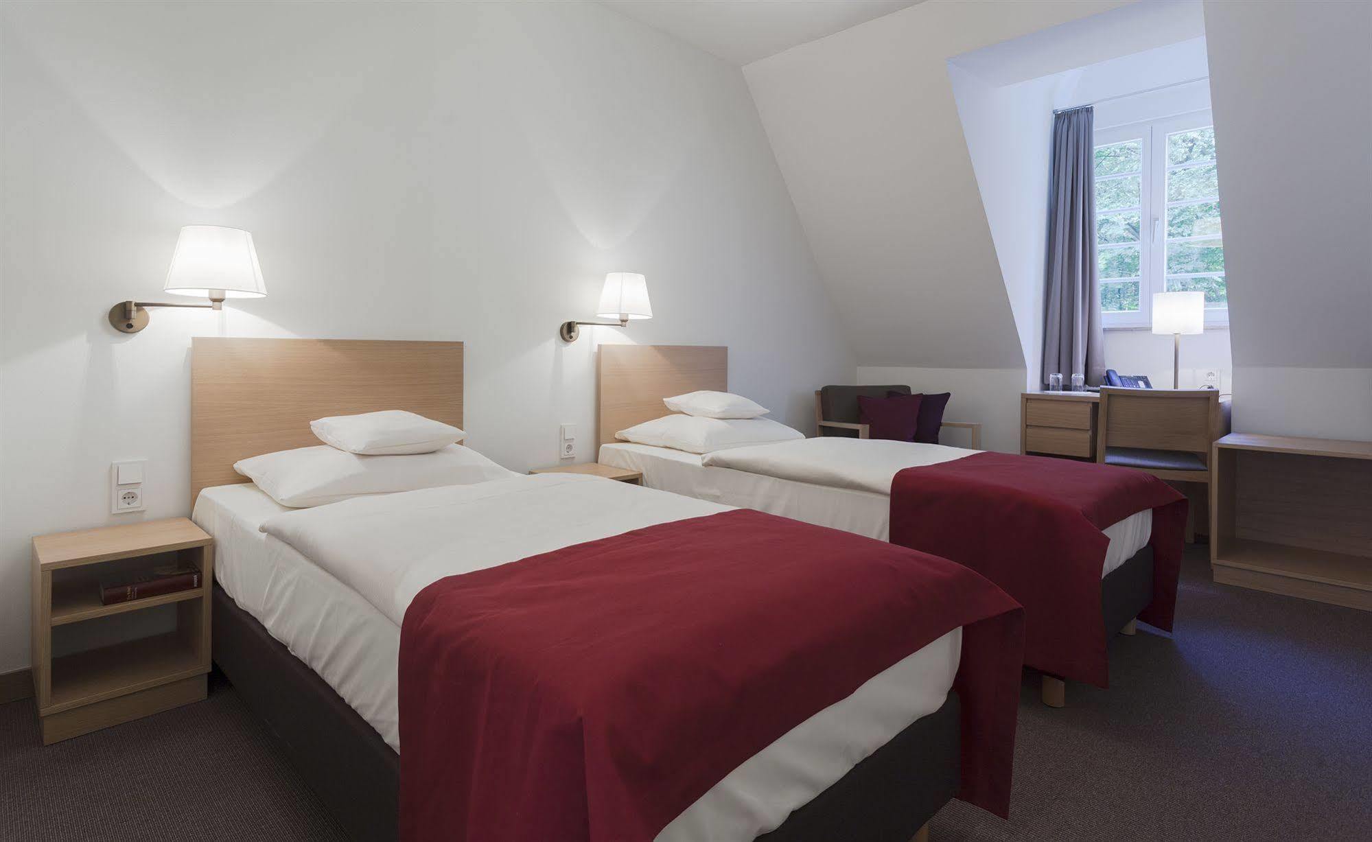 Kardinal Schulte Haus Otel Bergisch Gladbach Dış mekan fotoğraf