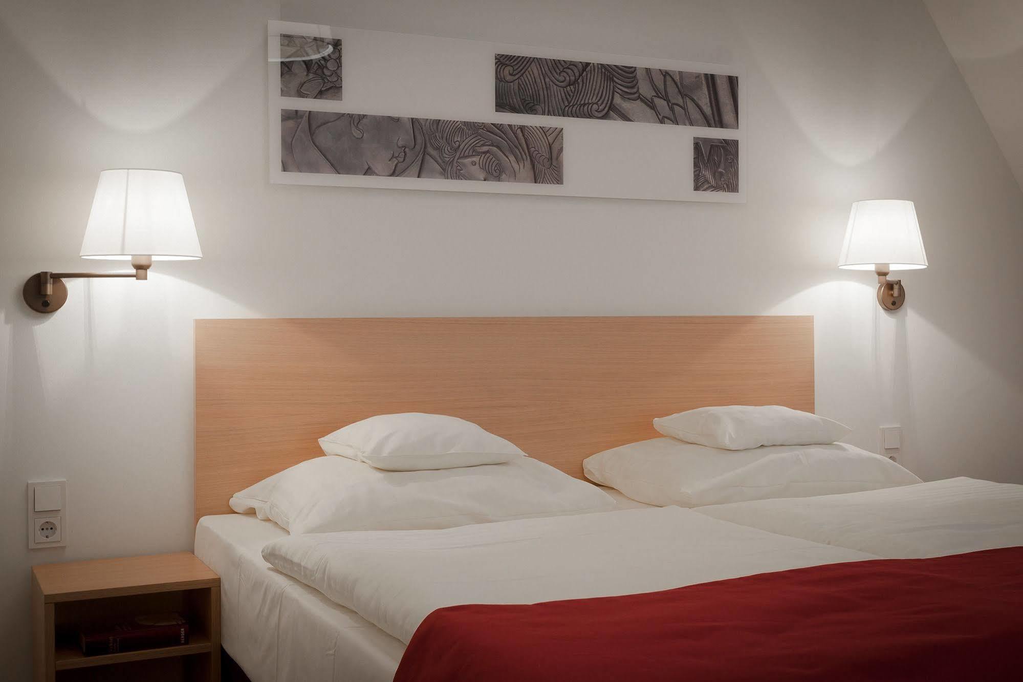 Kardinal Schulte Haus Otel Bergisch Gladbach Dış mekan fotoğraf