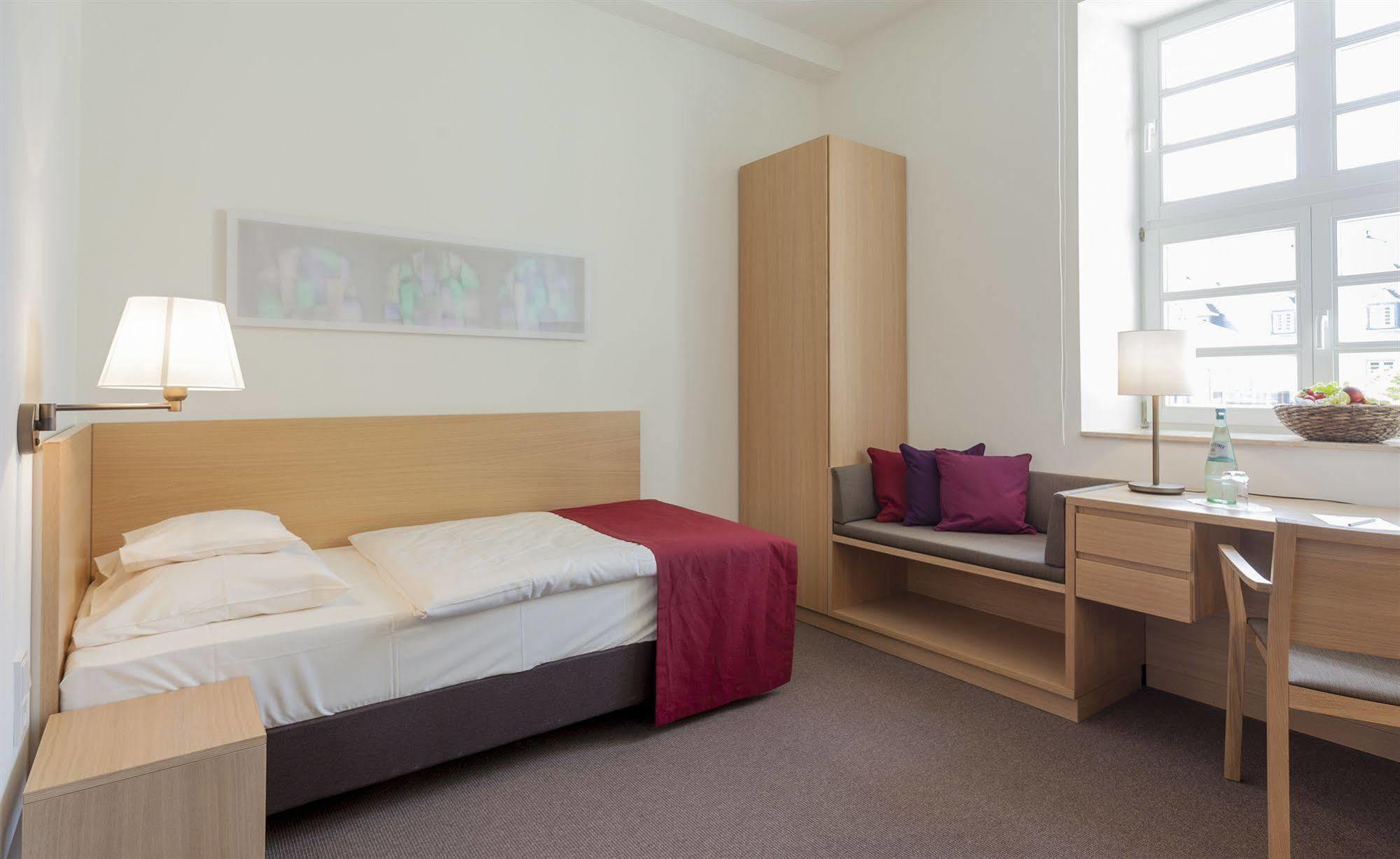 Kardinal Schulte Haus Otel Bergisch Gladbach Dış mekan fotoğraf